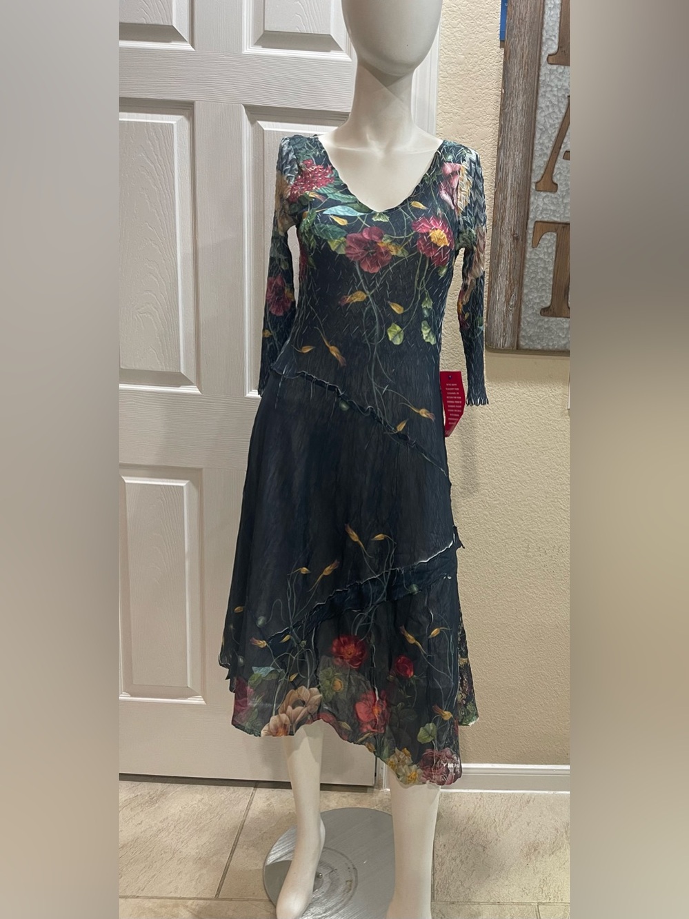 Komarov Floral Crinkle Chiffon Watercolor V-Neck Dress Size Small - NWT
